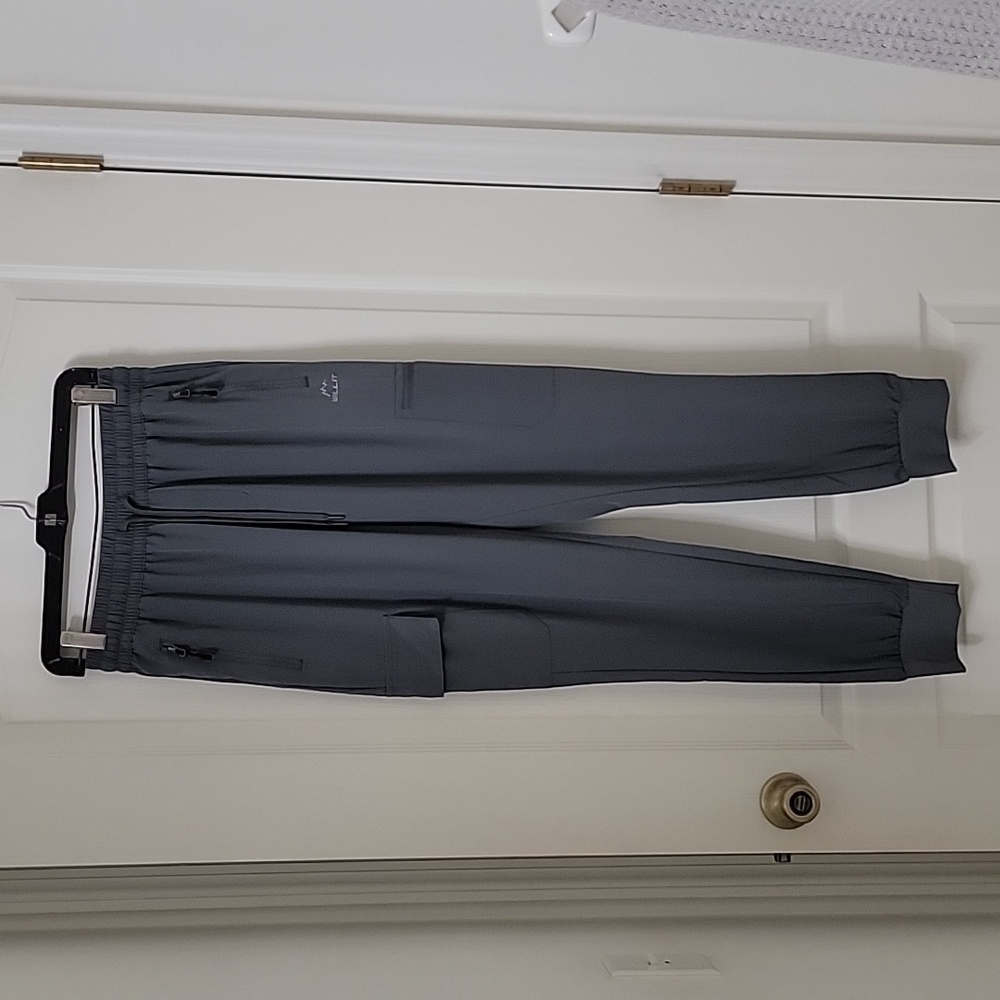 Willit Size S Medium Gray Cargo Joggers. NEW with Tag